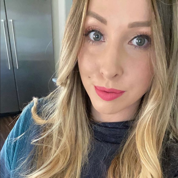 Meet your posher, Rachel! - Picture 1 of 1